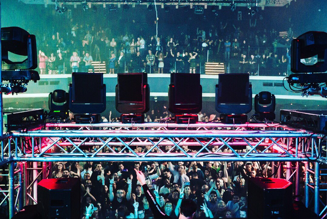MarkusSchulz's tweet photo. #LosAngeles bringing in the new year 🎉🙌🏼 @AvalonHollywood  📸 @NAFTphotography https://t.co/Ow45mDd5pp