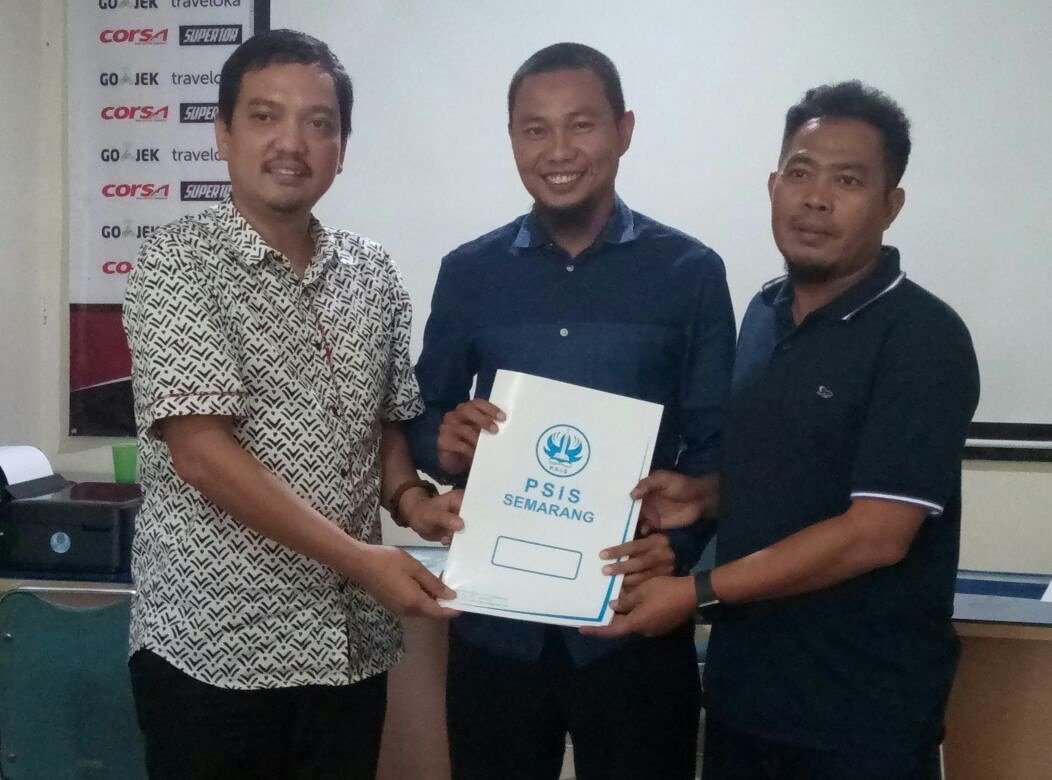 M Ridwan resmi diperkenalkan sebagai Pelatih PSIS U-19 dibantu Khusnul Yaqien sebagai Asisten Pelatih dan Riyadi sebagai Pelatih Kiper.

Yoh Iso Yoh Pak Kaji 💪💪

#PSIS