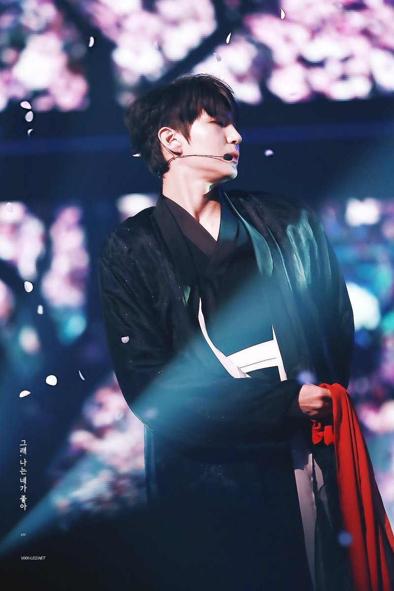 taekwwon's tweet photo. VIXX is art in real life ❤️ https://t.co/ruG3MOUHuE