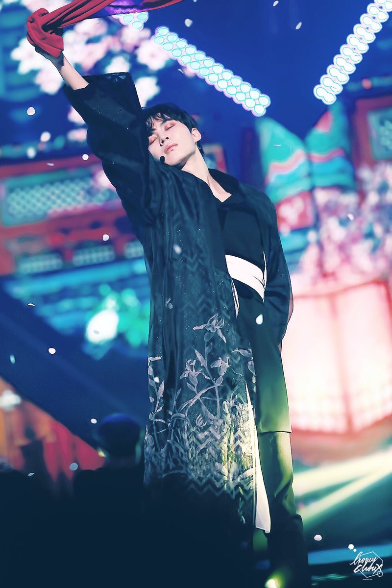 taekwwon's tweet photo. VIXX is art in real life ❤️ https://t.co/ruG3MOUHuE