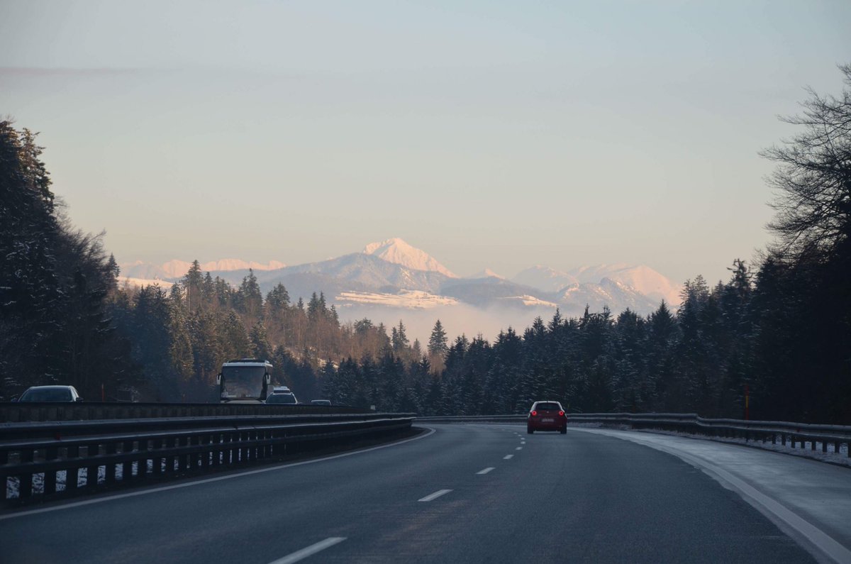 AjdaTusar's tweet photo. Slovenian Alps.
#Slovenia #Alps #Highway #Morning https://t.co/OOtWYm11gi