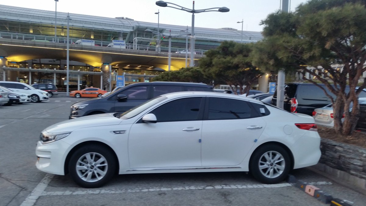 RENTCAR24H's tweet photo. 오늘도 #인천공항렌트카 
고객님을 만나러 온 왕실장
네티즌추천 #인천국제공항렌터카
☎ 010 5029 8000
카톡~ 24RENTCAR
위쳇~ RENTCAR24
신차는 역시 #인천국제공항렌트카
#인천공항렌트카싼곳 #인천공항렌터카싼곳
믿음 렌트카 https://t.co/6xgAqaUjEJ