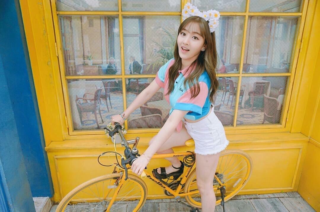 twice__MOMORIN2's tweet photo. ジヒョのセンイルまでに201いいねと201RT目指します!!!!!✨
ONCEの皆さんでジヒョを祝いましょう!!✨
ご協力お願いします！！🙇🙏
#TWICE 
#onceさんでRTした人全員フォロー 
#onceでいいねした人全員フォローする 
#ONCEはスルー禁止 
#ONCEさんと繋がりたい 
#ジヒョ 
#拡散希望 https://t.co/V0B6EEofoq