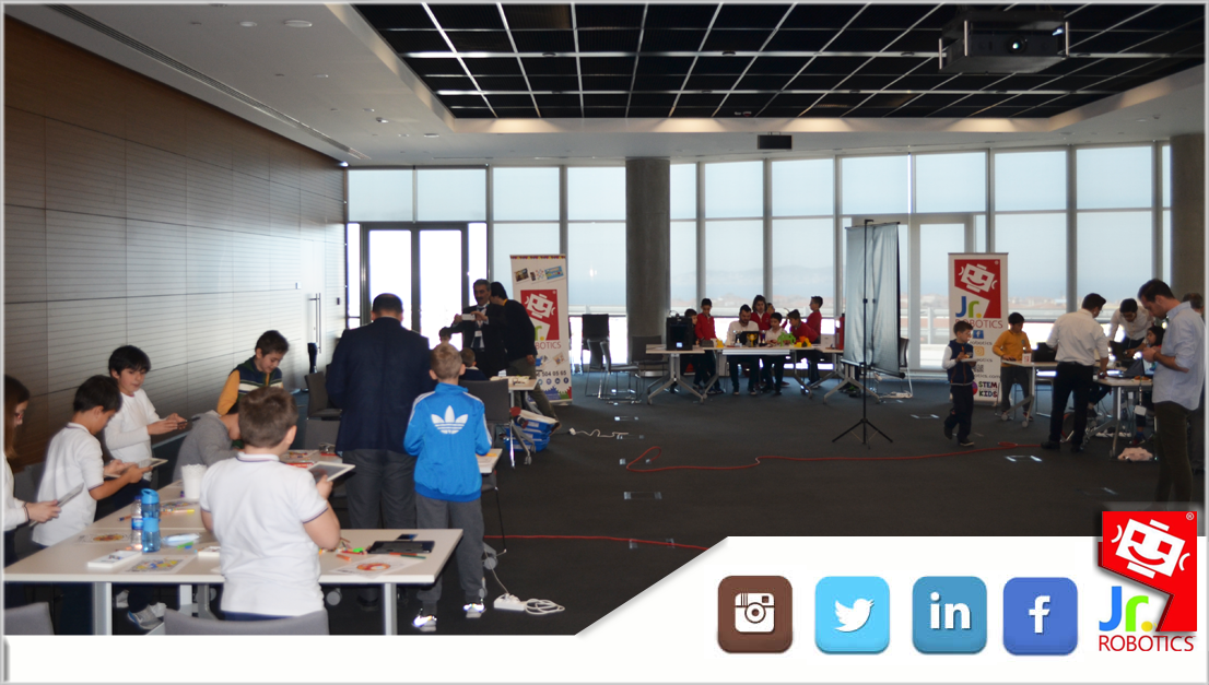 Jr_robotics's tweet photo. Hayal gücü yüksek, yeniliklere heyecan duyan çocuklarımızı; kendine yetebilen ve başkalarına da katkı sağlayacakları zengin ve verimli #maker hayatlarında her zaman destekliyoruz.
#jrrobotics #robotik #stem #2ocak https://t.co/1UHpsR7rsy