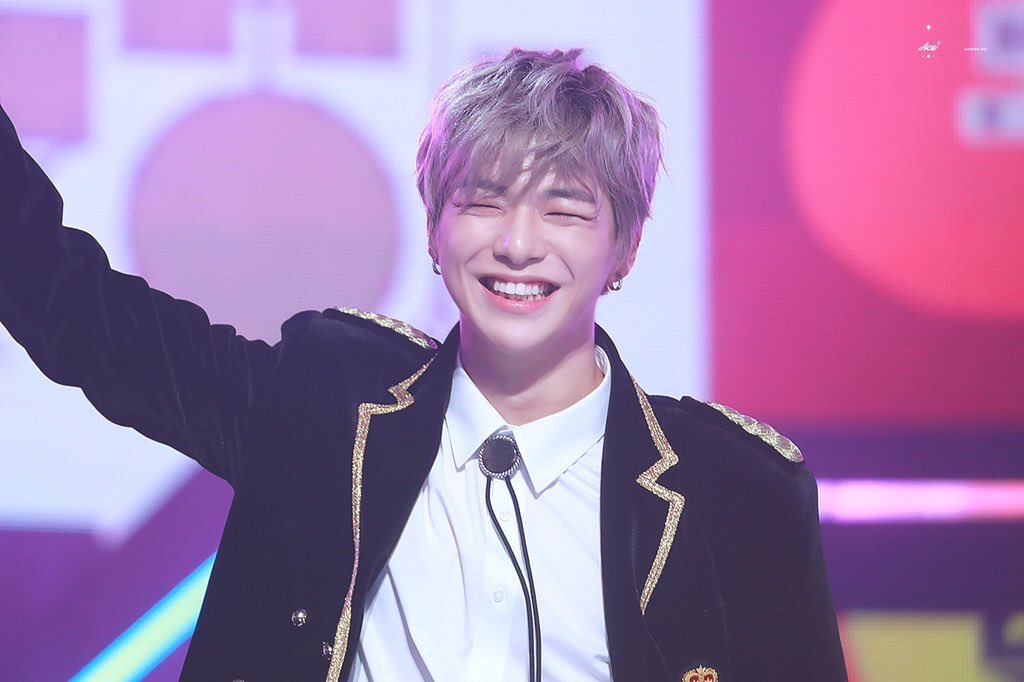 vanQyu's tweet photo. To the brightest and most beautiful person. you’re so important, please always be happy and thankyou for never failing to make me smile 💕💕 https://t.co/5OoYEcOs2m
