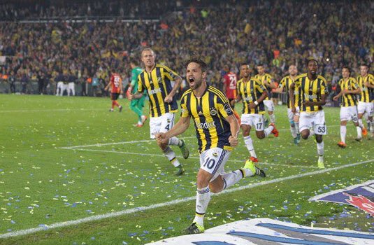 Brezilya’da bir spor radyosuna bağlanması üzerine, Melo’nun Fenerbahçe’ye ettiği küfür hakkında konuşan Diego Ribas: “Melo’ya baban nerede diye sorsanız, hangi babam cevabını verir. Onun gibi Brezilya’lıdan utanıyorum katıldığı swinger partileri ahlakını çok bozmuş.