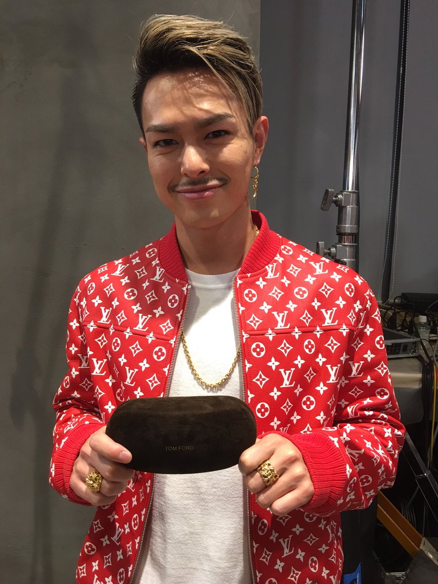 CL_OFFICIAL_ACC's tweet photo. EXILE TRIBE全員集合‼️大新年会生配信SPにて発表したメンバー私物&amp;サイン入りオリジナル枡のプレゼント🎁
応募受付は1月9日23:59まで‼️
受付詳細はhttps://t.co/1mR8SyuRofまたはhttps://t.co/qXkYaYArfgでご確認下さい😊
LDH TV会員登録はhttps://t.co/HRs5Q4abcEへ‼️ https://t.co/uo7dPRnhe3