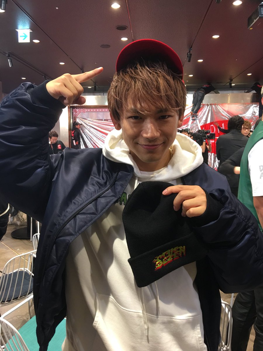 CL_OFFICIAL_ACC's tweet photo. EXILE TRIBE全員集合‼️大新年会生配信SPにて発表したメンバー私物&amp;サイン入りオリジナル枡のプレゼント🎁
応募受付は1月9日23:59まで‼️
受付詳細はhttps://t.co/1mR8SyuRofまたはhttps://t.co/qXkYaYArfgでご確認下さい😊
LDH TV会員登録はhttps://t.co/HRs5Q4abcEへ‼️ https://t.co/uo7dPRnhe3