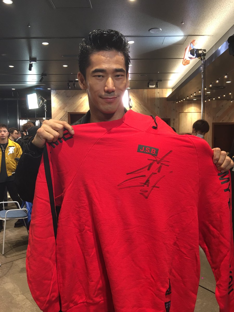 CL_OFFICIAL_ACC's tweet photo. EXILE TRIBE全員集合‼️大新年会生配信SPにて発表したメンバー私物&amp;サイン入りオリジナル枡のプレゼント🎁
応募受付は1月9日23:59まで‼️
受付詳細はhttps://t.co/1mR8SyuRofまたはhttps://t.co/qXkYaYArfgでご確認下さい😊
LDH TV会員登録はhttps://t.co/HRs5Q4abcEへ‼️ https://t.co/uo7dPRnhe3
