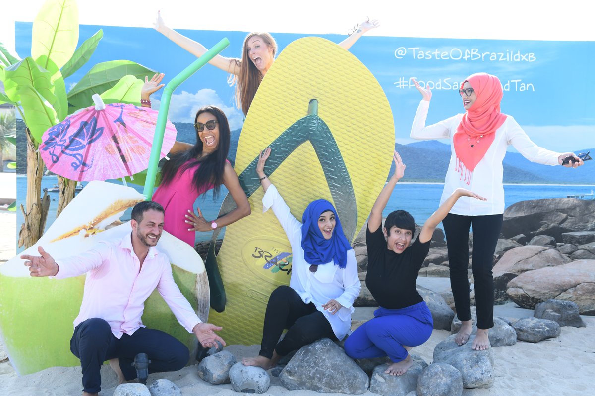 sociateuae's tweet photo. #TBT our team photshoot last October โ we had great fun on Kite Beach with our photographer of choice Mr Michael Kruger!
#TeamSOCIATE #photoshoot #kitebeach #photographer #pragencydubai #pragency #mydubai #dubai #agencylife #sociateuae #team https://t.co/QhLcUWTQUe