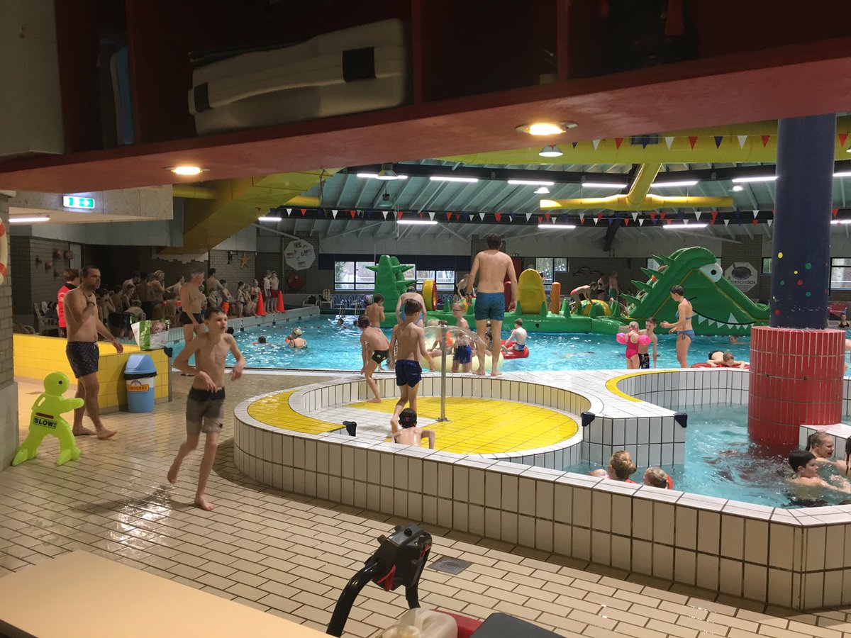 Nieuwjaarsduik <a href="/Aqualaren/">Zwembad Aqualaren</a> opnieuw groot succes!
Wat een gezelligheid!!