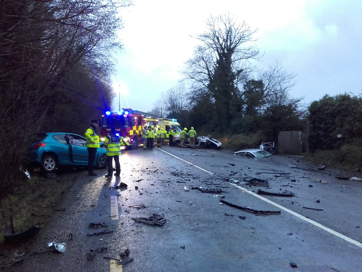 GardaTraffic's tweet photo. Ennis Gardaí: Head on collison on Kilrush Rd this morning at 8am just outside Ennis. Both drivers wearing seatbelts which save them from serious injury. 

 #SlowDown #ArriveAlive https://t.co/ycon502Bof