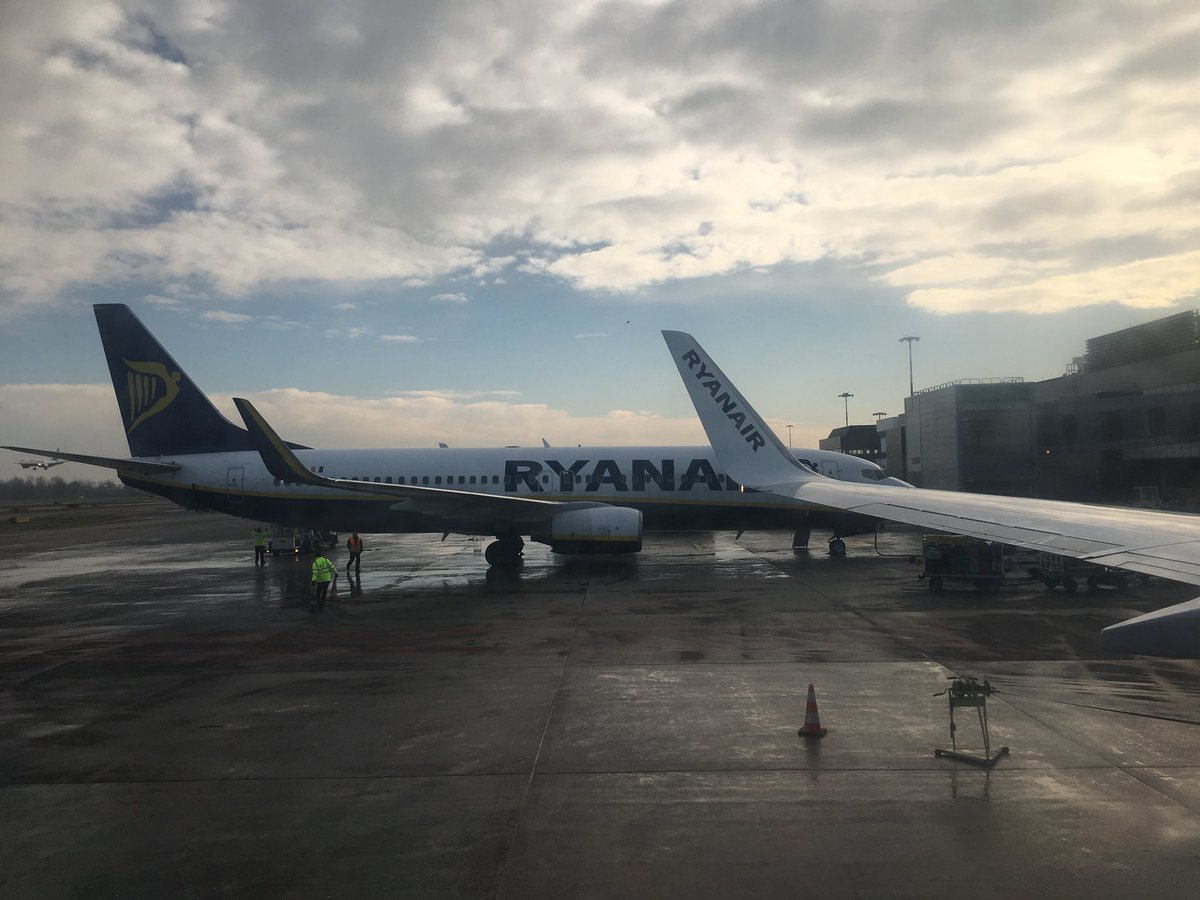 freethetraveler's tweet photo. First flight of the 2018 with @Ryanair, as always 😍♥️ a little bit delayed but we have no rush 💪🏻 flying to #cph from #bologna
#byeitaly #firstflight #2018 #Ryanair #lowfaresmadesimple https://t.co/JXbDNBHcNv