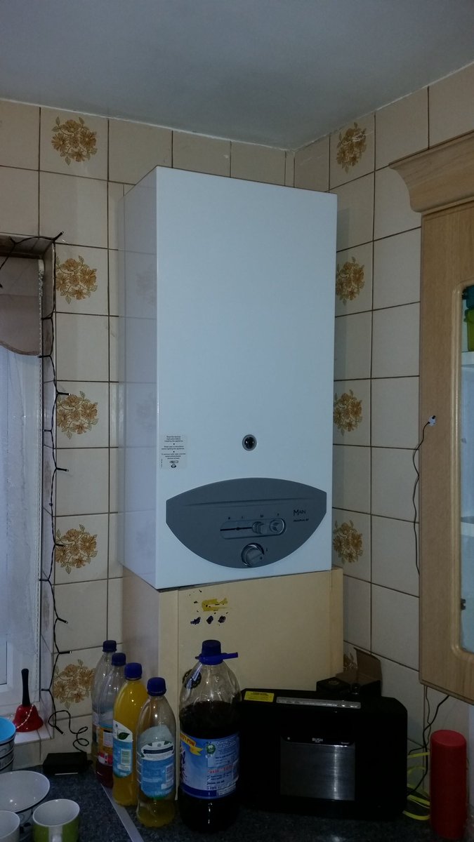 29Heating's tweet image. Full install completed just before Xmas to help keep one of our customers warm this winter. New combi with 6 radiators. Happy New Year from 29 Heating.