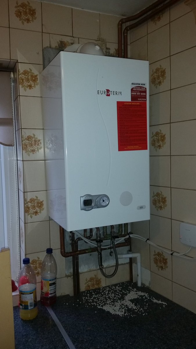 29Heating's tweet image. Full install completed just before Xmas to help keep one of our customers warm this winter. New combi with 6 radiators. Happy New Year from 29 Heating.