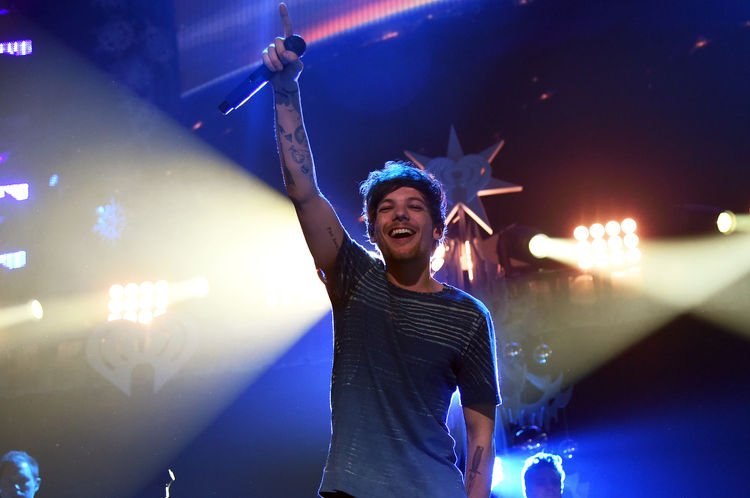 Z100NewYork's tweet photo. #LouisTomlinson doesn’t think fans should pay for ‘meet &amp; greets’ 😍👏 https://t.co/e3HKXUxsEk https://t.co/KGBVPdw237