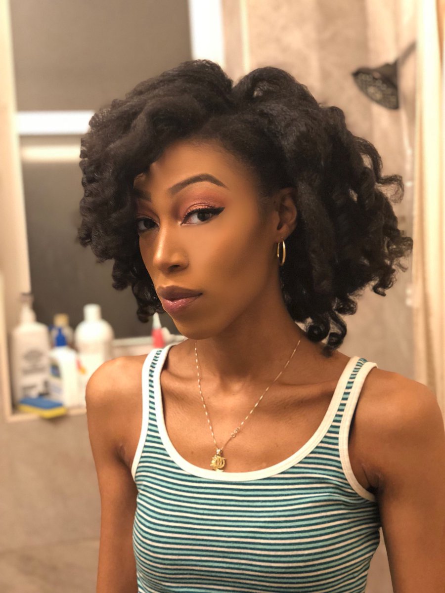 NoDoubleDeez's tweet photo. NYE Face By Yours Truly #DeeBeat ✨ https://t.co/q7EXw3Zivn