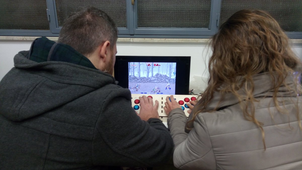 fablabpalermo's tweet photo. Il retrogaming è un gioco di squadra, ma anche di coppia!
#retrogaming #fablabpalermo #videogames #anni89 #vintage #games #fun #instagames #arcadecabinet #arcade #pacman #supermariobros #love #instapic #beautiful #fun #makers #makerspace #party https://t.co/veLtjjzQkT