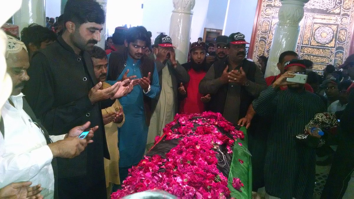 SheerazJatoi6's tweet photo. Zinda hy BB Zinda hy https://t.co/r5dvdYrZSi