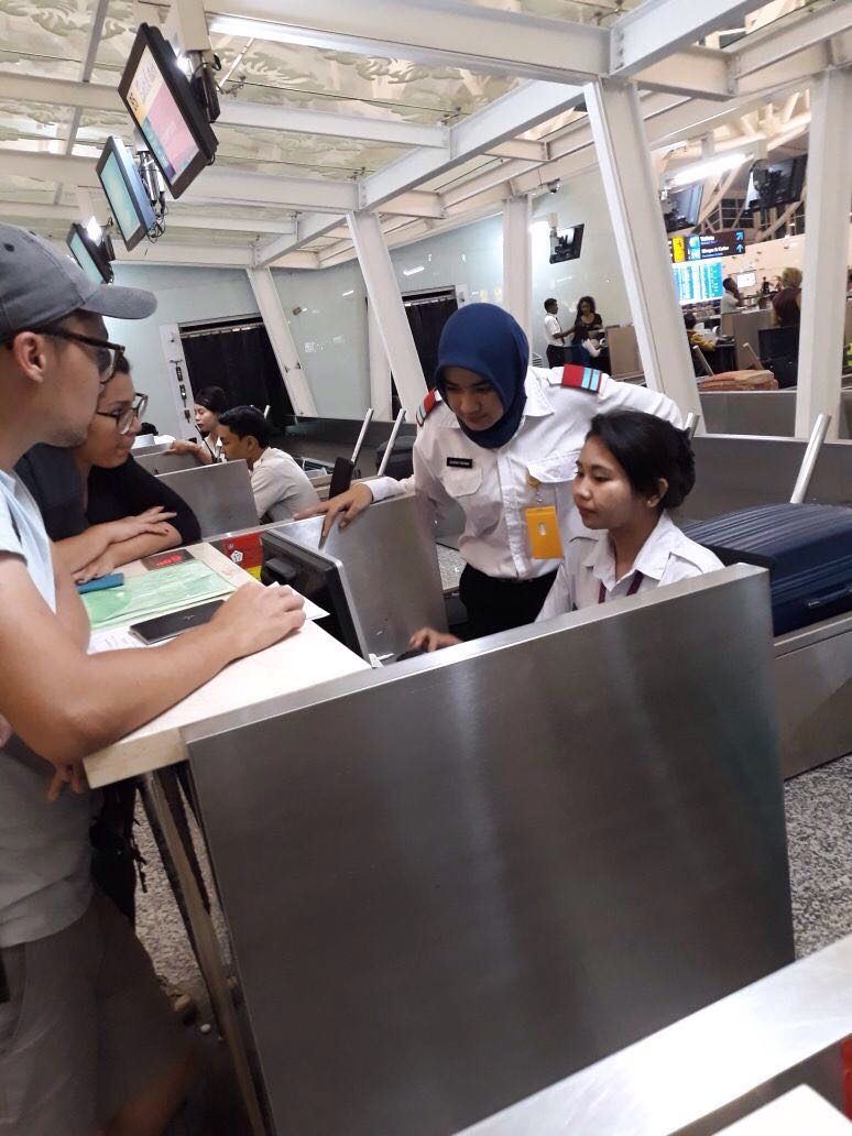 incentivehldys's tweet photo. Nikita and Rumit were on the way to Kuala Lampur when their flight got cancelled, we made sure to assist them to schedule for another flight as customer value is what we care about the most as we go lengths to keep our customer at ease and comfort throughout their entire travel. https://t.co/RnbtPNDiZ9