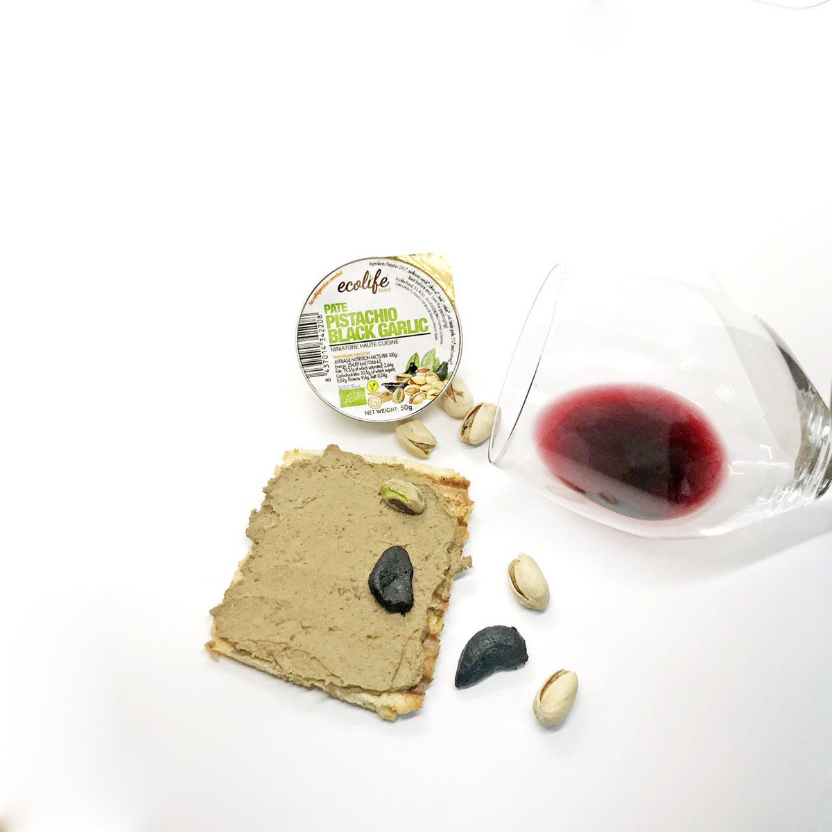 ecolifefood's tweet photo. Paté de pistacho con ajo negro ¡delicioso y saludable! 😋 #Ecolifefood #ecológico #Superfoods https://t.co/mnsvzPb6za