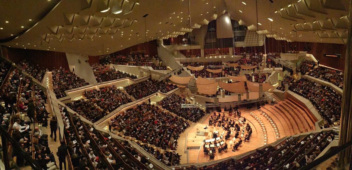 FreiburgBaroque's tweet photo. What a great start in 2018! #Haydns SCHÖPFUNG with @robin_johannsen, Sebastian #Kohlhepp, @NagyBariton, our friends of @RIAS_Kammerchor, René #Jacobs and a sold out Berlin Philharmonie. Live on @dlfkultur #FBO30 https://t.co/9tQIV6EhWi