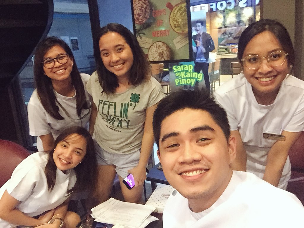 AJnomotoMD's tweet photo. With the titas of Fairview, Quezon City. #outofpost https://t.co/YvlNudtRah