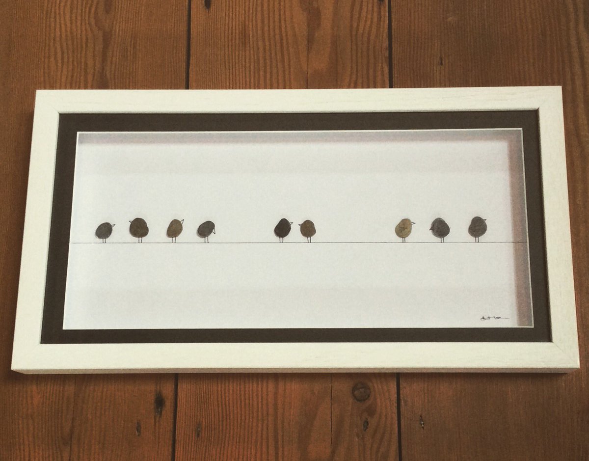 brittloeart's tweet photo. Pebble Birds 🐦 #Tweet #birdart #cornwallart #pebbleart #swisbest https://t.co/fPpEYTbEkK