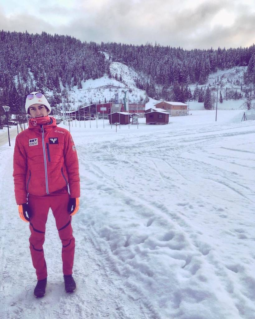 janniReisenauer's tweet photo. first jumps of 2k18 in the books 📚✔️ Day 2/365 till now the year couldn‘t be better 🚀 #FIRSTCREAM #KiaCenterPg #ÖsterreichAlm #ReisenauersGastro #ÖAlm #skijumpingAUT #JR https://t.co/oHkixVBKR3 https://t.co/SnPquTfo1F