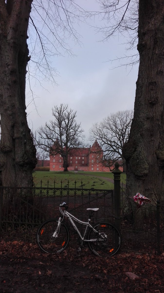 bikeAlottle's tweet photo. Tuesday #ride before work, weather not too bad 🌤🚴
#bregentved #gisselfeld #outwithneko #allabouttheride https://t.co/MC12DeEiL1