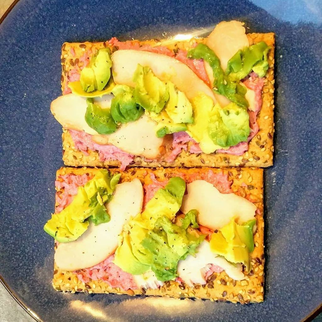 LeontienGlobal's tweet image. Lunch!
Humus + chicken + avocado 😛
. . . . . . . . .

#healthylifestyle #greenenergy #fitmovement #goodvibes #healthandwealth #fitmum #leontien #positiveenergy #mindsetcoach #thinkgrowprosper #thelawofattraction #lawofsuccess #motivateyourself #c9 #a… ift.tt/2CqgVYJ