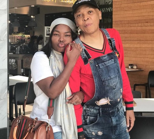 Zalebs's tweet image. ICYMI: Ann Malinga&apos;s farewell message to her late husband - Robbie Malinga. goo.gl/xp9FmD #RIPRobbieMalinga #RobbieMalingaFuneral