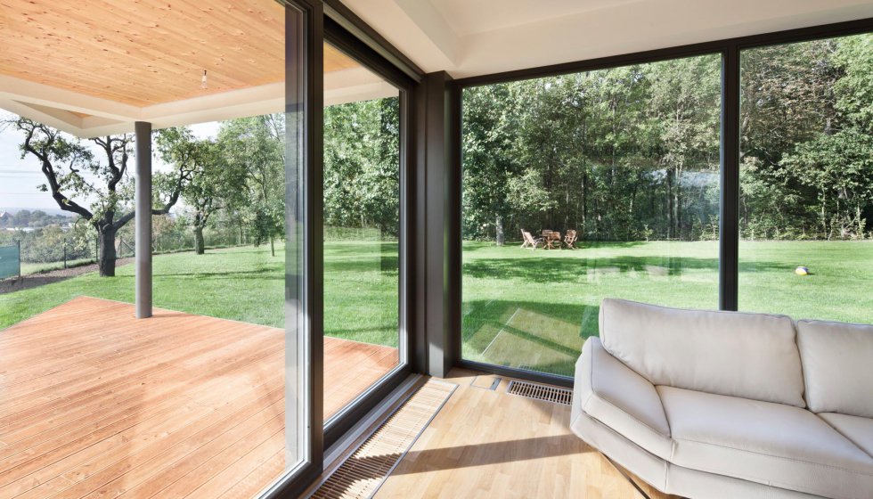VekaIberica's tweet photo. Vekaslide 82: diseño, elegancia y máximo rendimiento. La deslizante elevadora para vistas panorámicas que mantiene todos los requisitos de confort y aislamiento térmico. https://t.co/dH5FeKAaLY
#vekaslide #pvcveka #eficienciaenergética https://t.co/Ap8tXWKqKM
