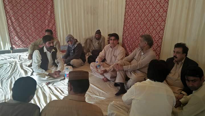 SheerazJatoi6's tweet photo. پاکستان پیپلزپارٹی ضلع حیدرآباد کے صدر صغیر احمد قریشی سے انکی بڑی بہن کی فوتگی پر عہداران و ورکر تعزیت کرتے ہوئے گلشاہ بخاری میں https://t.co/jkFy6ruW4V