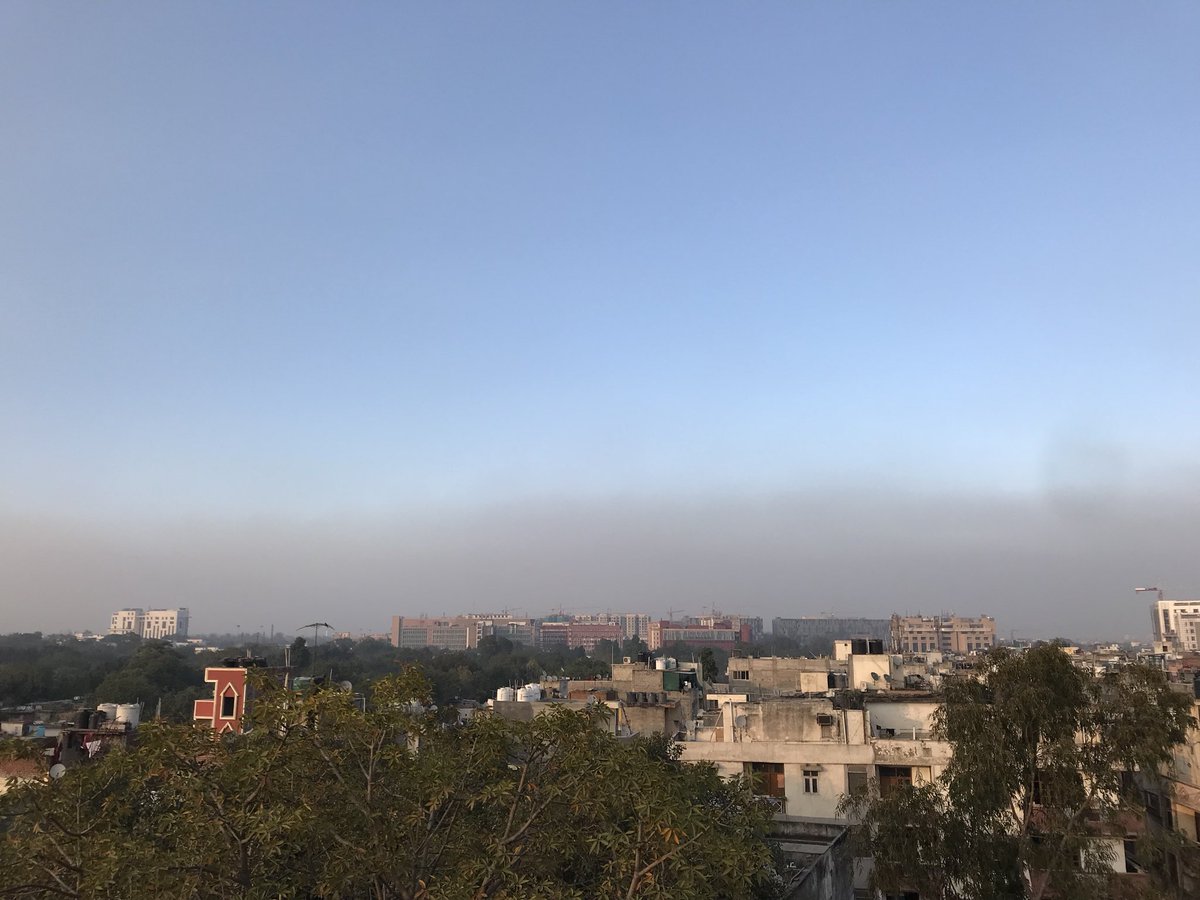 VJ_Krshh's tweet photo. There is a new atmospheric #Brownlayer over Delhi. #DelhiPollution https://t.co/YkuoN9UpfV