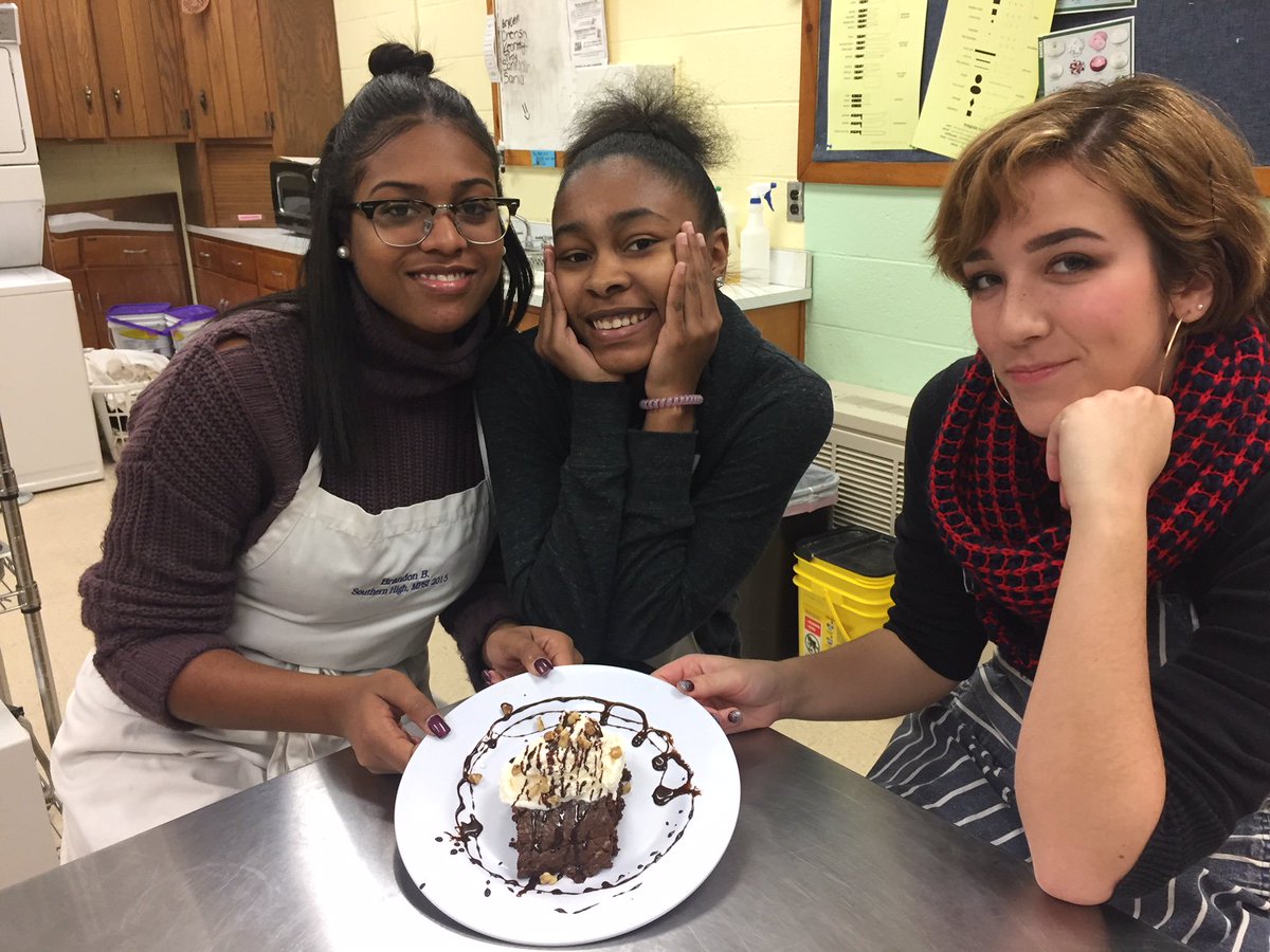 aacps_facs's tweet photo. Culinary 1 students designed their own restaurants and then picked one menu item to create in class.  @SHSaacps @MDProStart https://t.co/oTdCfBLRZT