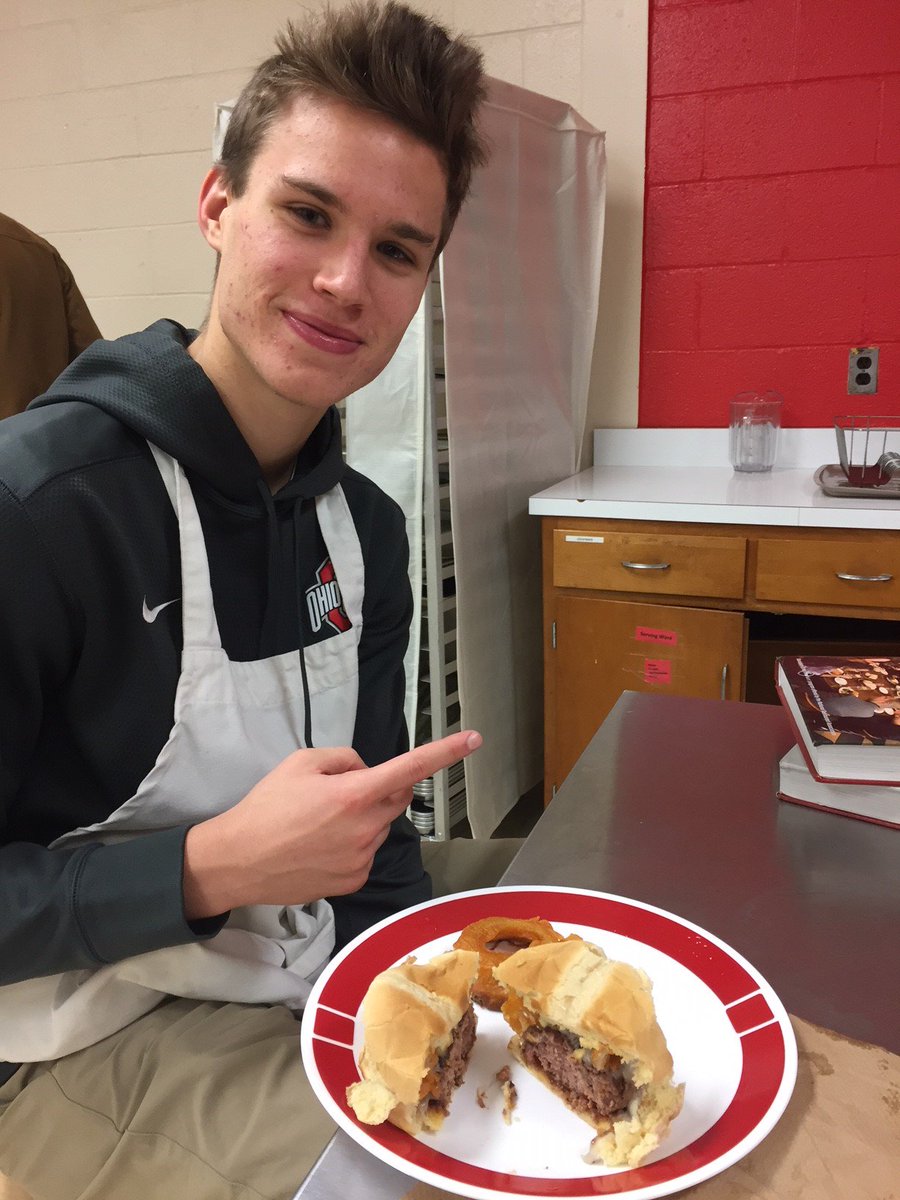 aacps_facs's tweet photo. Culinary 1 students designed their own restaurants and then picked one menu item to create in class.  @SHSaacps @MDProStart https://t.co/oTdCfBLRZT