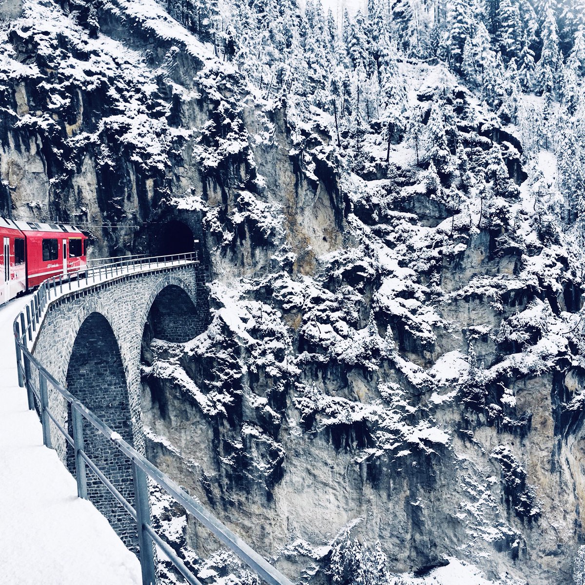 SandalsandHeels's tweet photo. On my way to st. Moritz #hotelcarlton https://t.co/HHYL9xPIJr