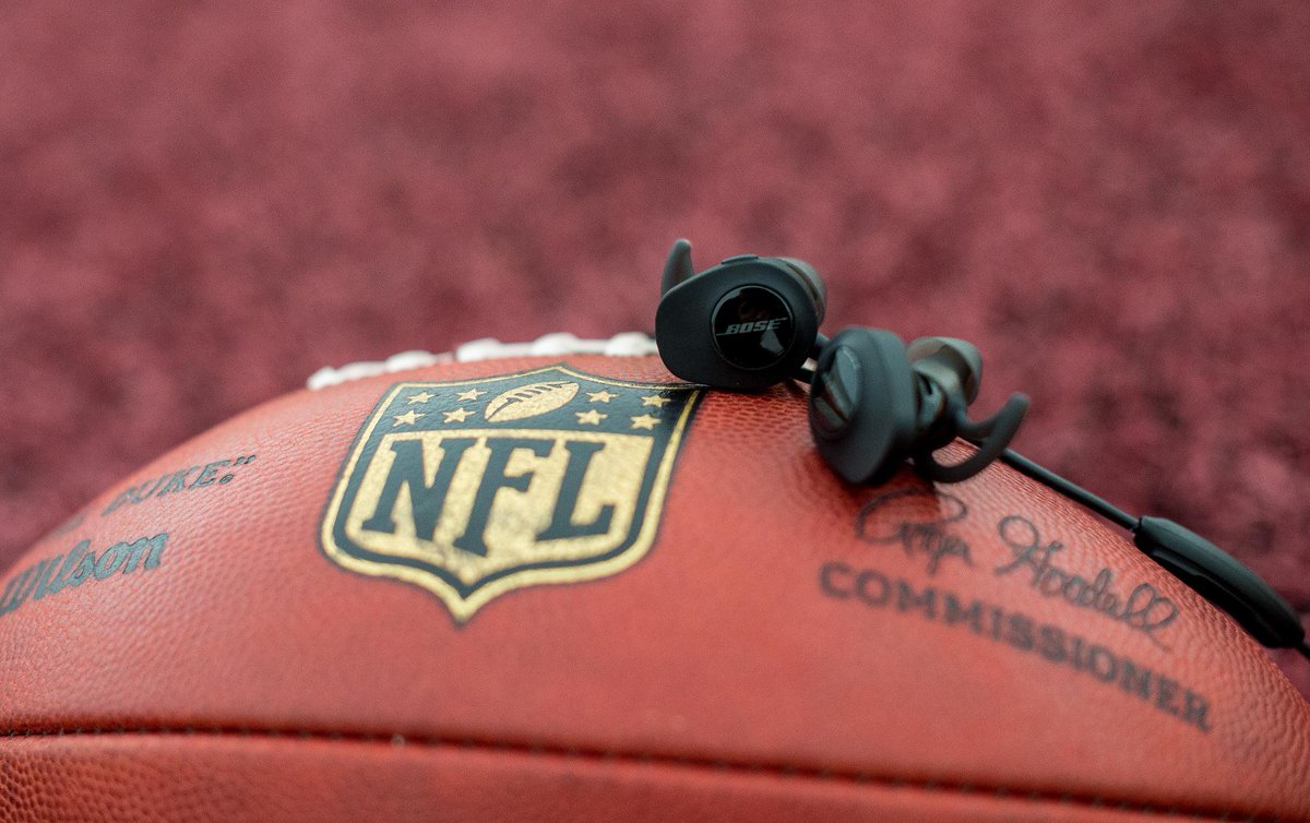 Commanders's tweet image. RT for a chance to win a pair of @Bose #SoundSport Wireless Headphones #HTTR