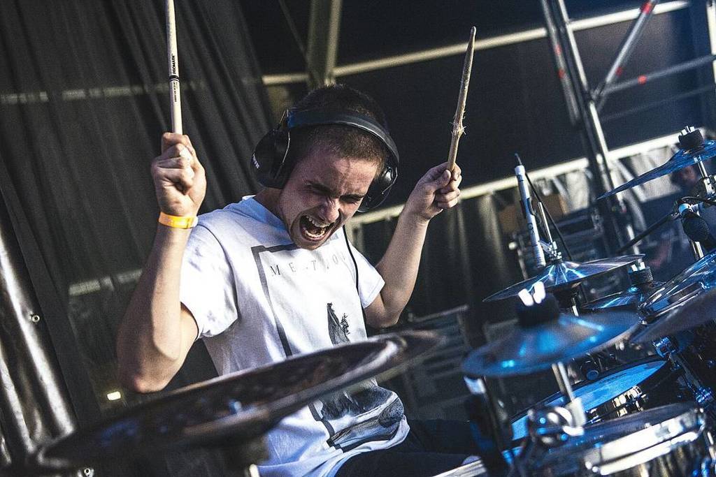 Una fotaza de Oier dandolo todo en el Resu, sacada por @unai_endemonium .
.
.
.
.
.
.
@resurrectionfest <a href="/oierdi/">Oierdi_25</a> #metal #music #live #metalmusic #liveconcert #show #resu #resurrectionfest #resurrectionfest2017 #drums #drummer #metalfest #musicfestival #vi… ift.tt/2Cvqtke
