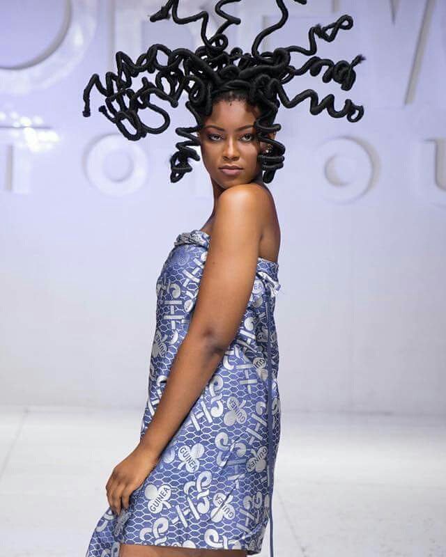 africafashcode's tweet photo. 2018, une année placée sous le signe de la créativité, de la passion, et du professionnalisme. Heureuse année à tous les acteurs de la mode africaine
En images, le show de #YemiHair'Art à la #SOBFashionWeek
#AfricaFashionCode https://t.co/pHxhnEHk8z