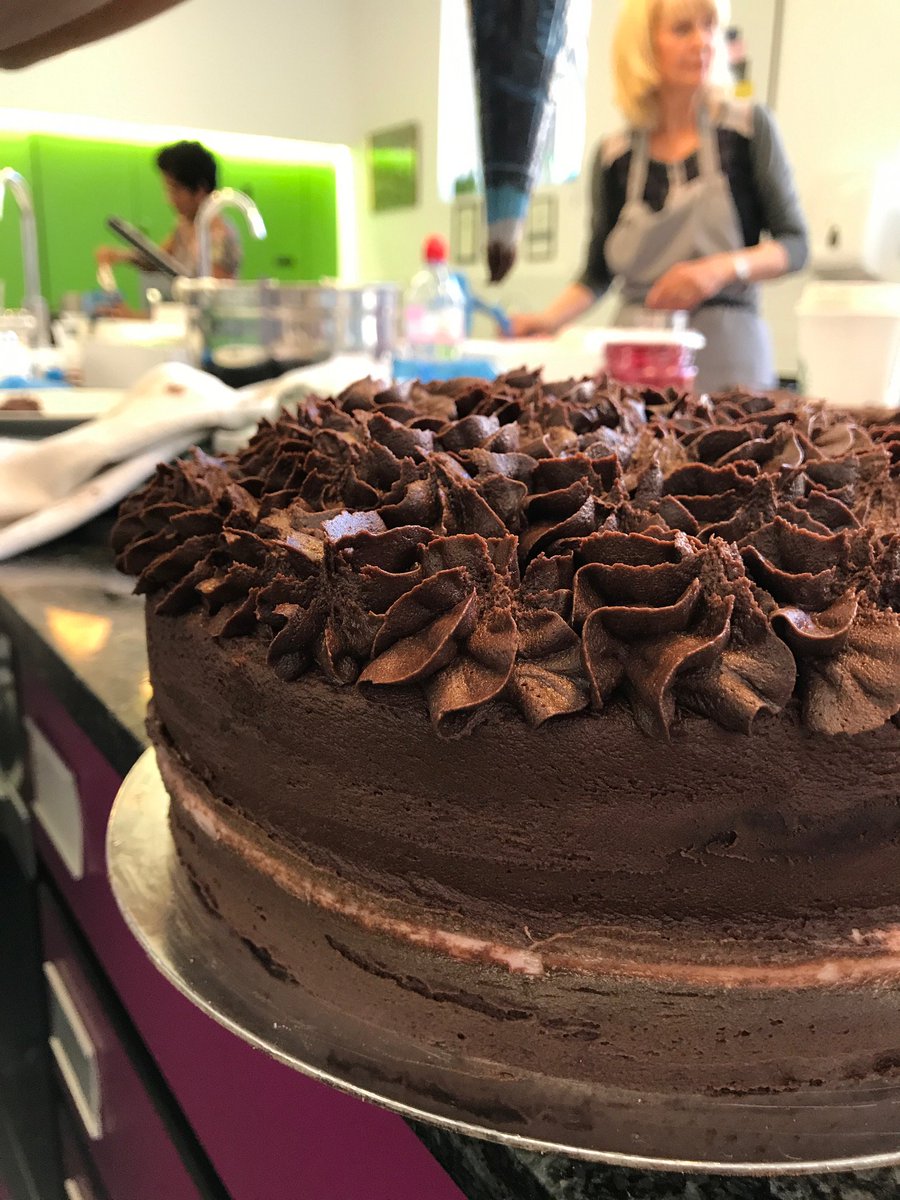 MsCupcakeUK's tweet photo. Want to learn how to bake delicious #Vegan cakes? We'll be holding a full day Masterclass with Ms. Cupcake herself! Info here https://t.co/zKWzBL6UdK #VeganBaking #VeganClass #VeganCakes #BakingClass https://t.co/Ppwi9Kp1Vq