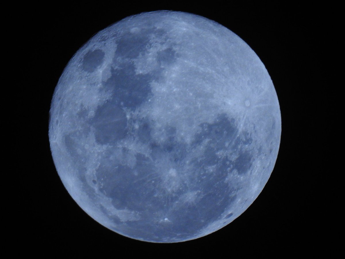 Moon pics. Луна Азуль. Луна (Планета). Полная Луна. Луна картинки.