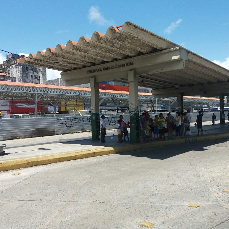 MobilidadePE's tweet photo. TERMINAL CAIS DE SANTA RITA FORA DO CONCEITO DE INTEGRAÇÃO
#TransportePúblico #Mobilidade #Recife #CaisDeSantaRita #GrandeRecife #Ônibus
https://t.co/o3vE3gm8cw https://t.co/LZiyqTGGTD