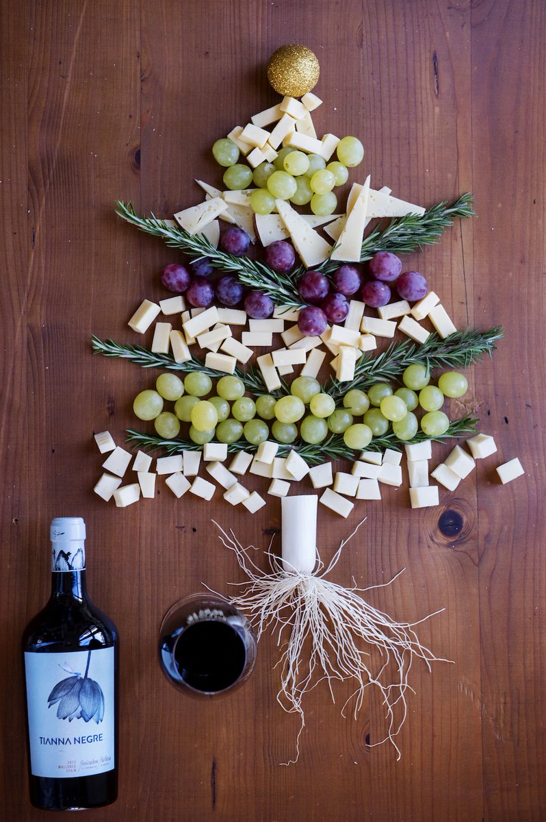 Maridatge de formatges i vi, amb una original presentació de Nadal.🎄 Bona idea per fer-ho a casa