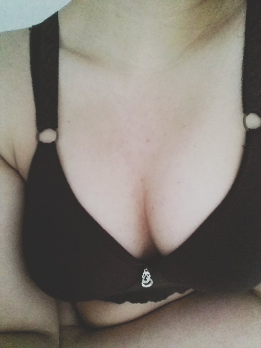 evaaaa_lyons's tweet photo. #Horny #Boobs #NakedNotNaked https://t.co/80Nmt7eF2Q