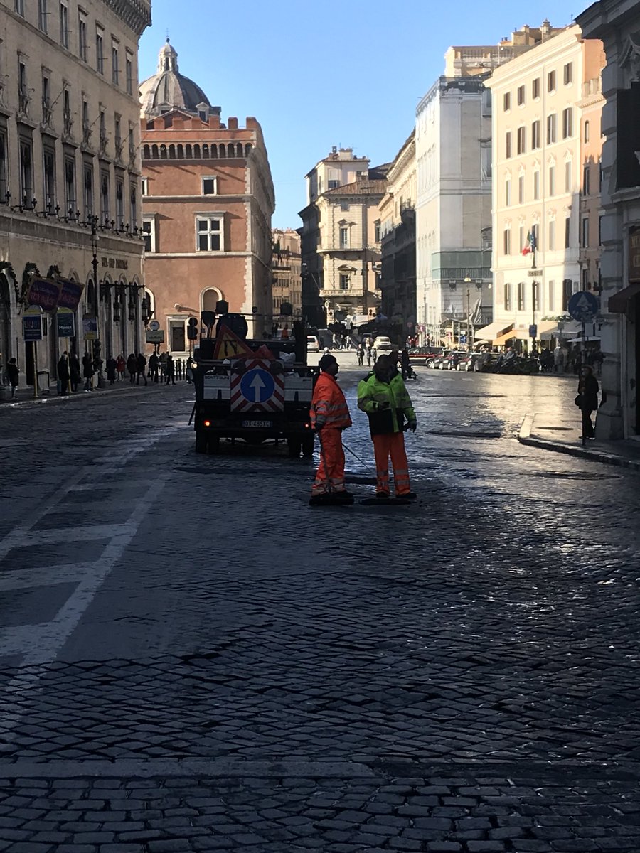ninocusimano's tweet image. This morning: fixing potholes in central #Rome #2018 #agreatstart