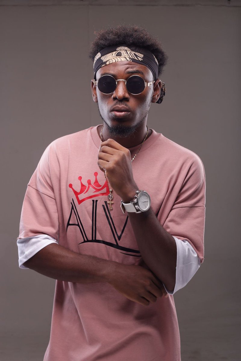 ManNaNaGee's tweet photo. Hi #bigPeople we at @harmony_recordz wish u a happy new year. Anticipate the #meXme EP by the afrosoul sensation @iam_bigBen https://t.co/0owszyaupA
