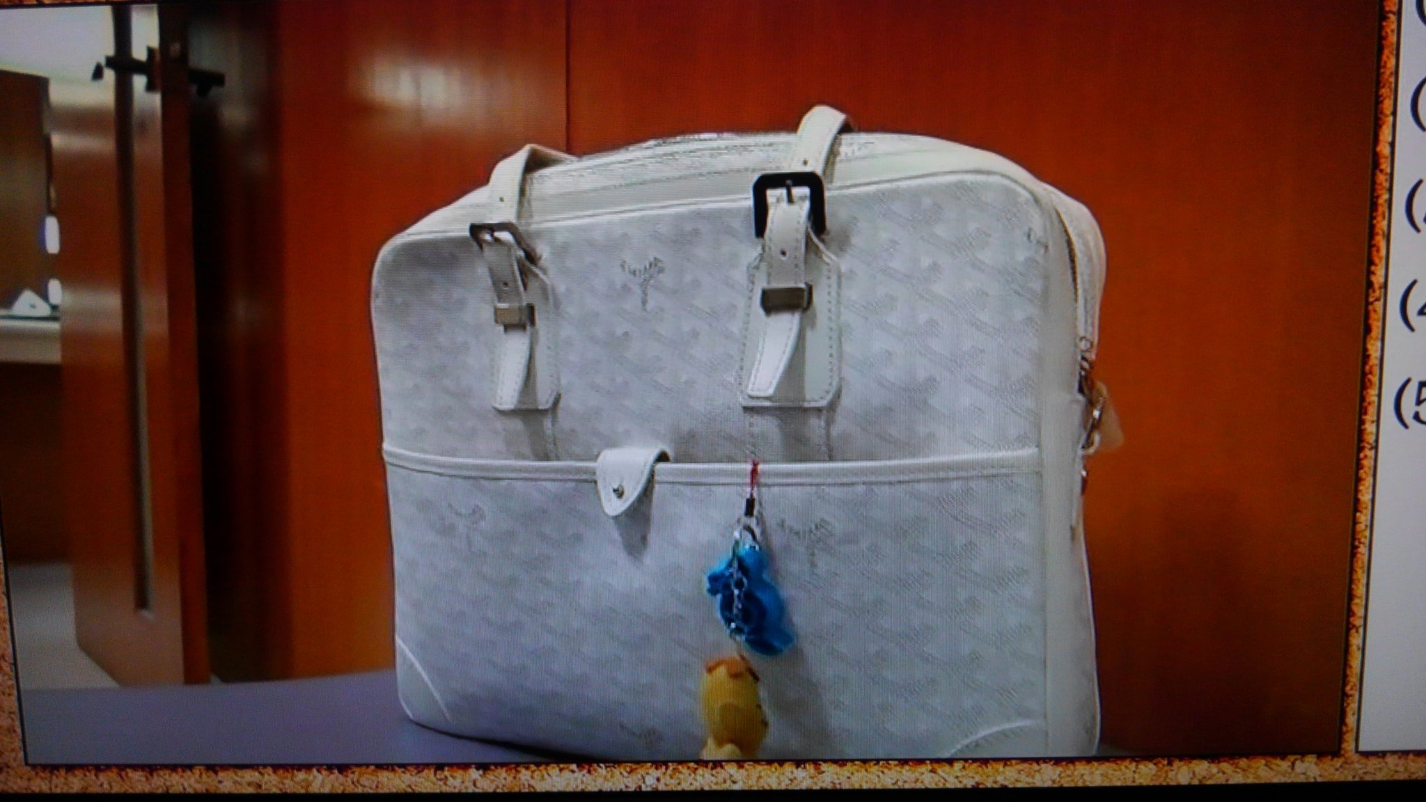 さよちゃん ﾟー Auf Twitter Smapm はじめまして お返事遅くなっちゃって ごめんなさい W ディズニーストアのものでは ないので通販は出来ないかと 思います Gt Lt Twitter