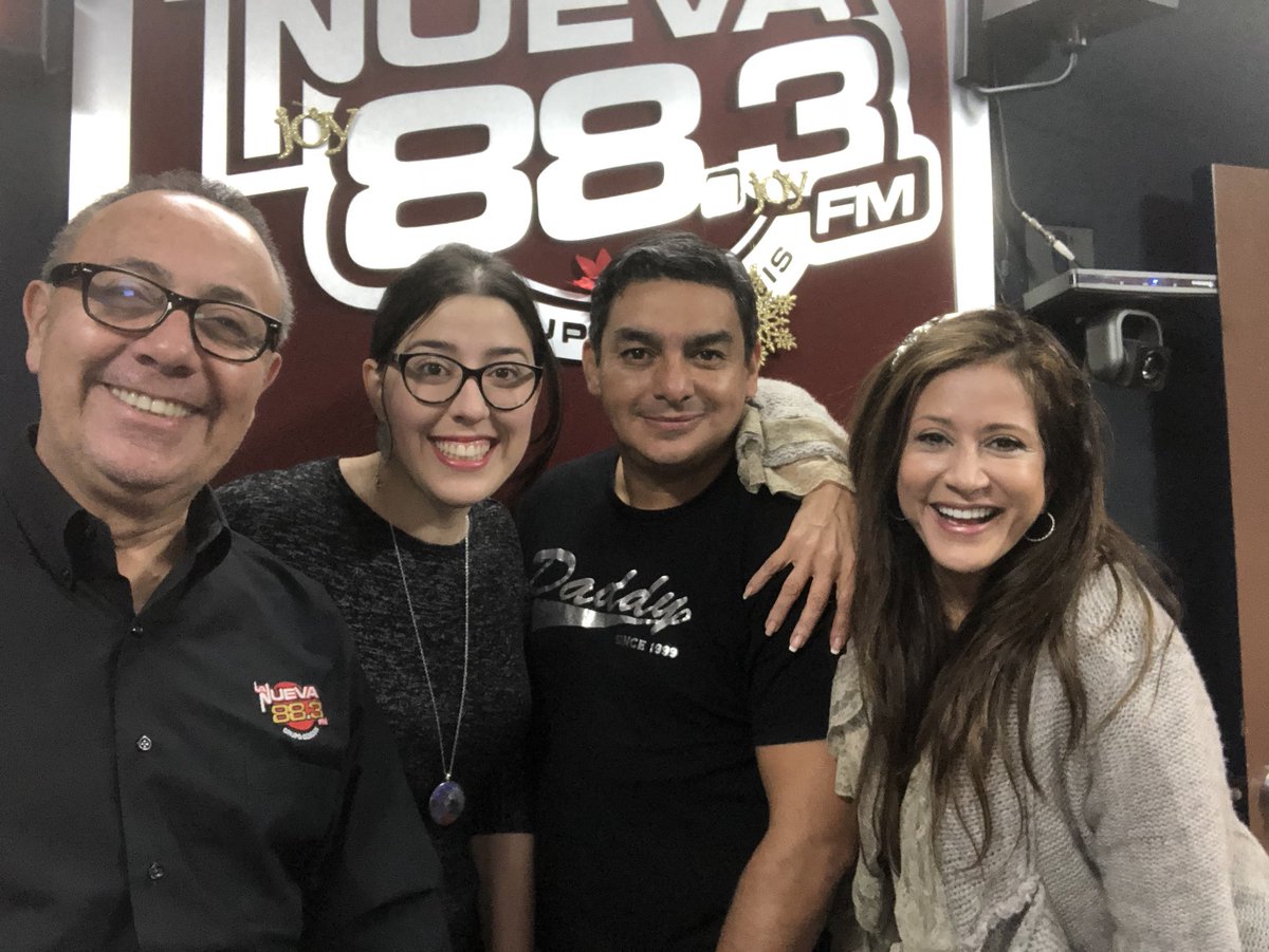 Bless883FM's tweet photo. Primer Show del año 📻 #BuenosDiasFamilia deseándoles un feliz y bendecido 2️⃣0️⃣1️⃣8️⃣ #LaNueva883 https://t.co/lI7tU5dSju